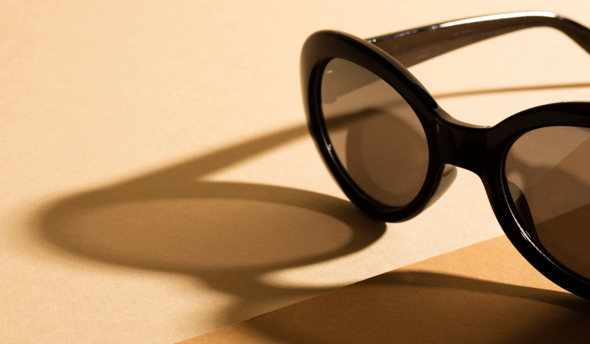 primer plano de gafas para sol