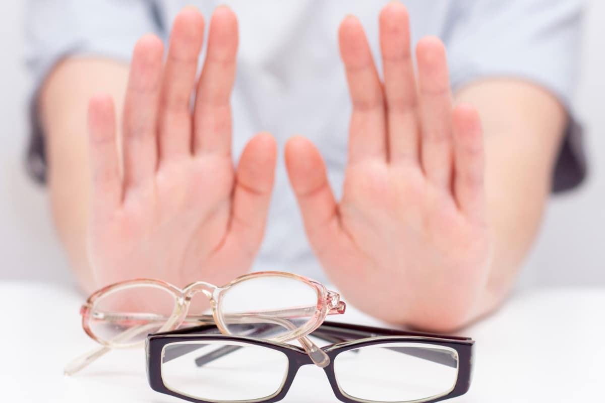 negación a ponerse lentes