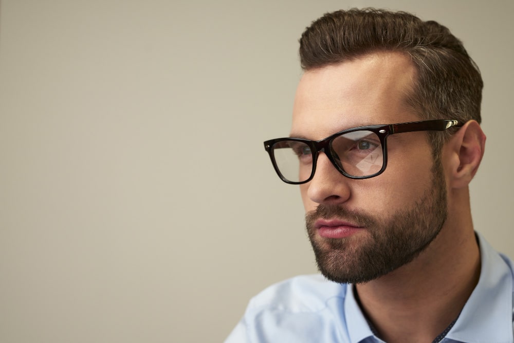 Consejos para elegir lentes de moda masculinos
