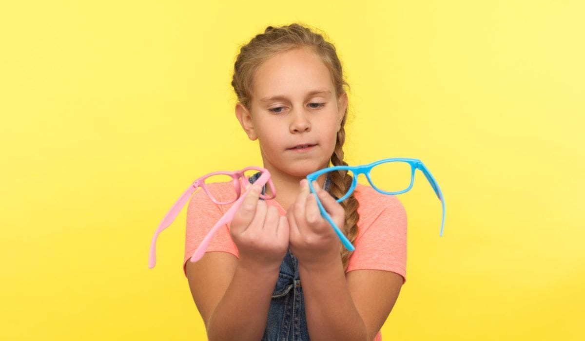 ¿Qué hacer si mi hijo no quiere usar lentes?